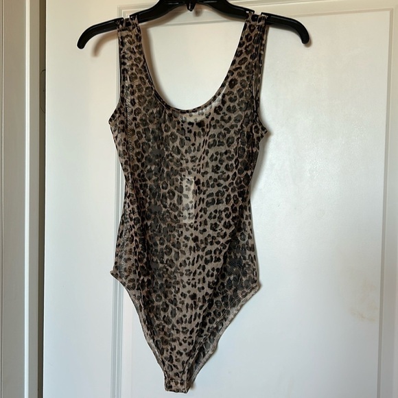 NWT Aqua brand leopard print sheer bodysuit size M high cut leg, deep scoop neck - Picture 2 of 10
